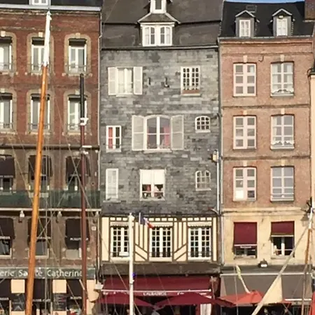 Chez Annette Daire *